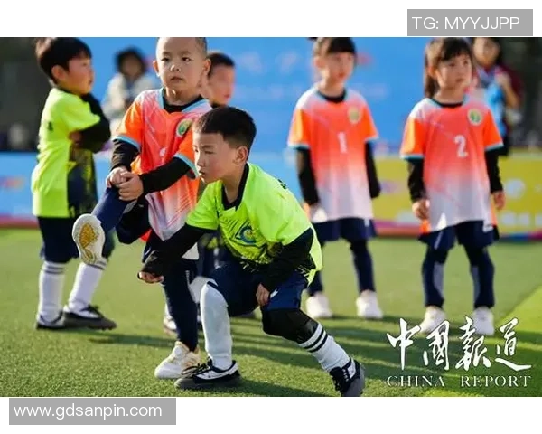 儿童足球明星服装时尚潮流展示让小球员们尽显活力与魅力