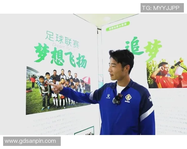 中国明星与国际足球巨星的偶遇瞬间引发的热议与感动