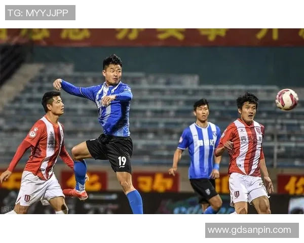 大连足球围巾的魅力与文化传承探讨，见证城市热情与团结精神