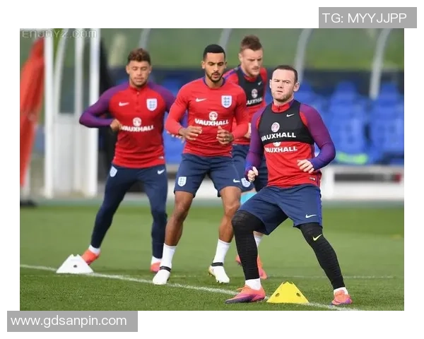 足球保护裤的选择与使用指南助你提升运动安全与舒适体验