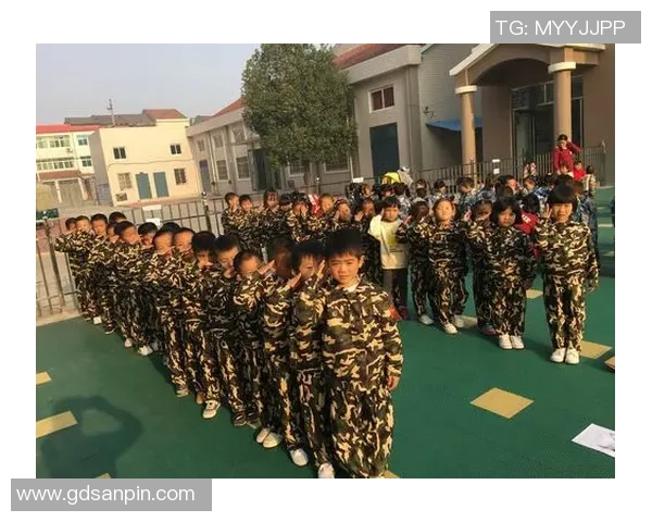 甜蜜的爱心足球蛋糕为孩子们的生日派对增添无限乐趣与温馨